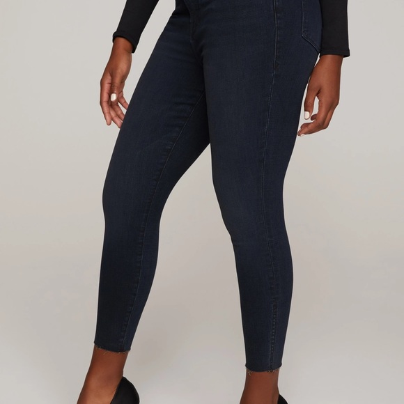 Good American Hood Waist Crop Raw Hem Jeans - Picture 3 of 4